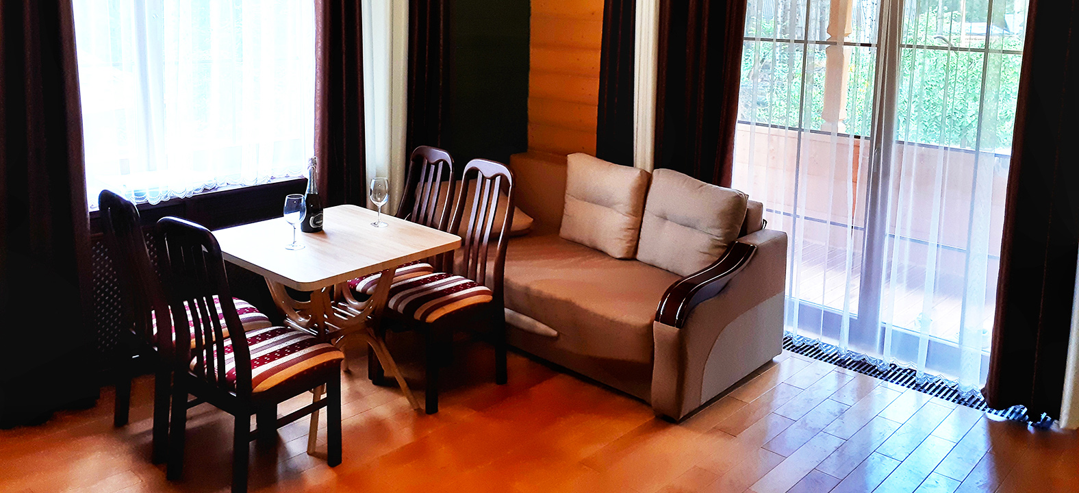 Тераси з видом на природу Карпат